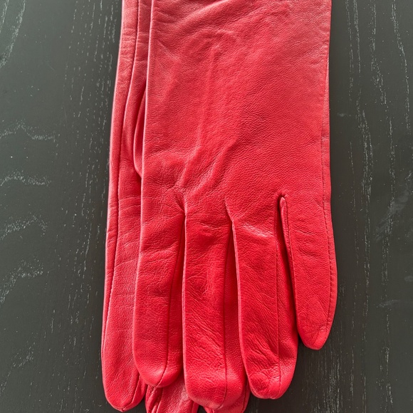100% Ovine Leather Long Design Gloves - Picture 2 of 2